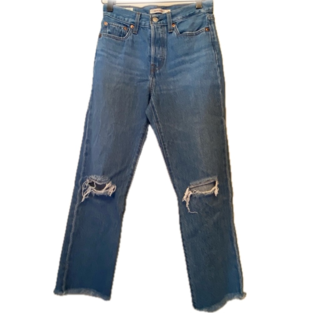 Levis Premium Wedgie Straight Cropped Denim (* Smoke free and pet free home)